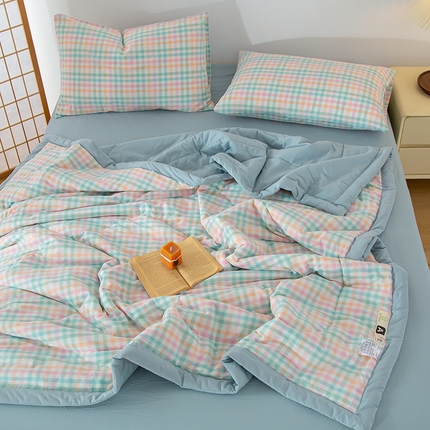 91家纺网 家纺一手货源 找家纺 花言狐语 2025新款A类全棉水洗棉夏被四件套 冰激凌格-夏被四件套