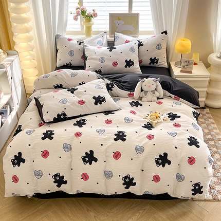 91家纺网 家纺一手货源 找家纺 妖妖家纺 2024新款有氧水洗泡泡棉印花四套泡芙棉四件套 俏皮熊