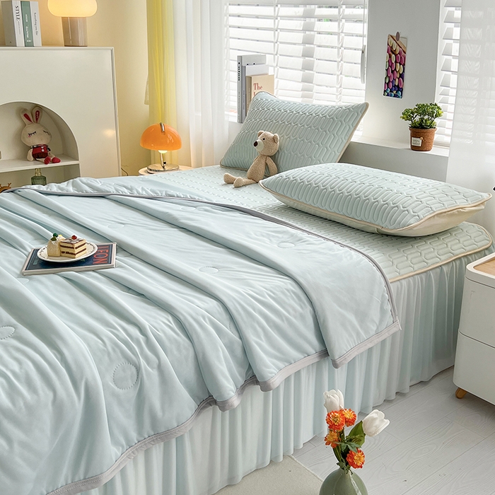 91家纺网 家纺一手货源 找家纺 爱洛 2024新款凉感丝乳胶凉席夏被四件套夏凉被空调被乳胶席 浅蓝