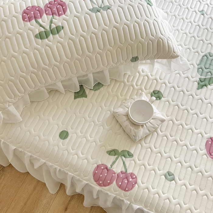 91家纺网 家纺一手货源 找家纺 慕澄家纺 2024新款小版印花床裙款乳胶凉席三件套 床裙款-粉樱桃