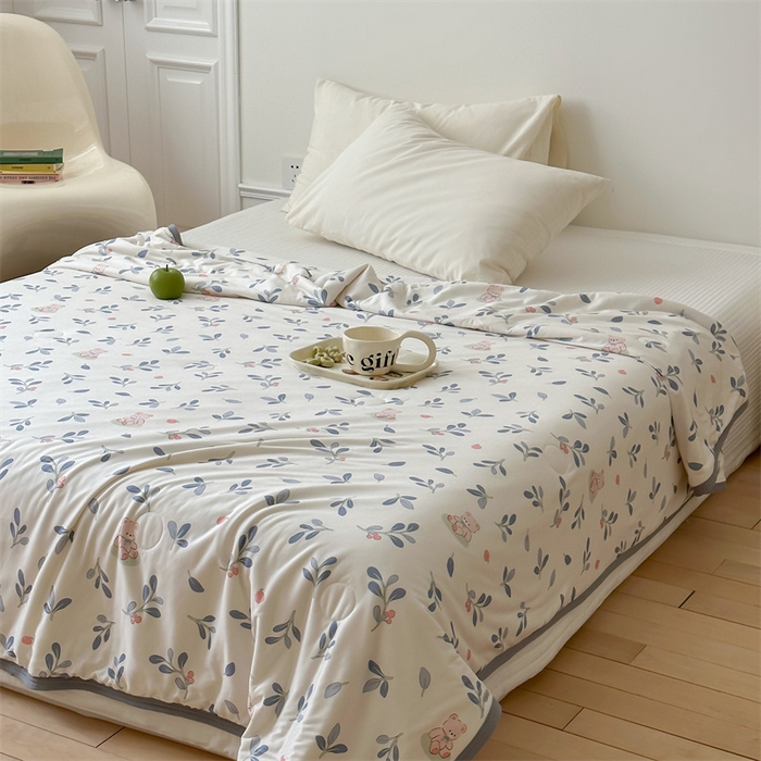 91家纺网 家纺一手货源 找家纺 觅糖  2024春夏新款针织云柔大豆夏被24组 乖乖熊