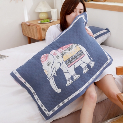 91家纺网 家纺一手货源 找家纺 朴尔家纺 2024新款柔棉卡漫风系列三层纱布枕巾 52*78cm一对 吉象蓝