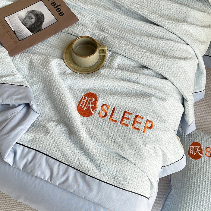 91家纺网 家纺一手货源 找家纺 眠博士 2024新款A类全棉华夫格拼角夏被套件系列 夏被-雾蓝