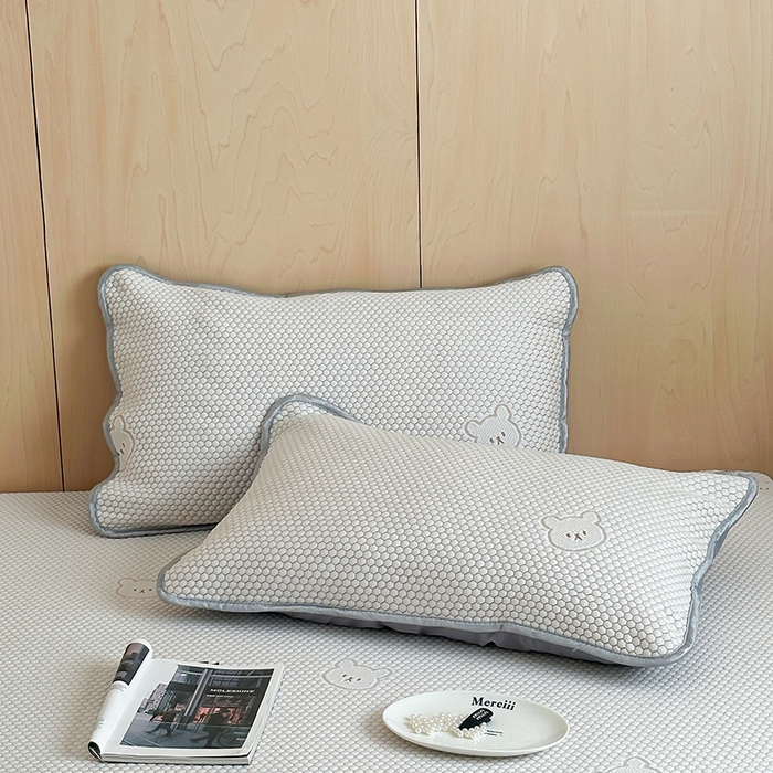 91家纺网 家纺一手货源 找家纺 顾里家纺 新款冰豆豆立体提花软席床笠款 小熊咖