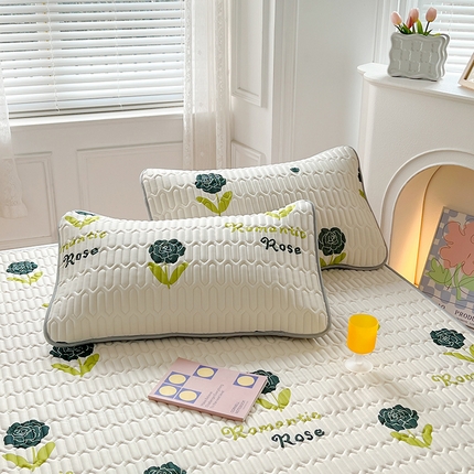 91家纺网 家纺一手货源 找家纺 福来临家纺 2025印花含胶枕套 黑玫瑰