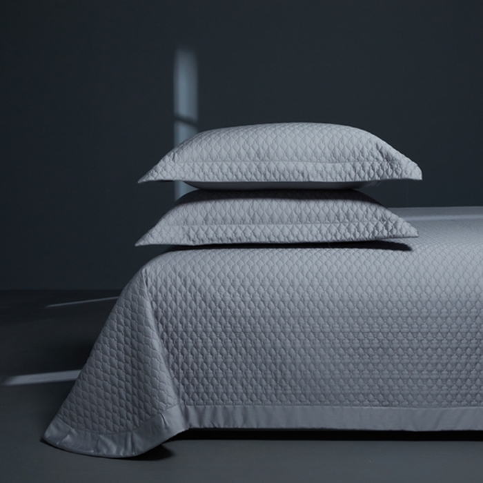 91家纺网 家纺一手货源 找家纺 缔缦 2024新款天丝棉床盖系列 （配大红皮包，不要包装少20） 时尚灰