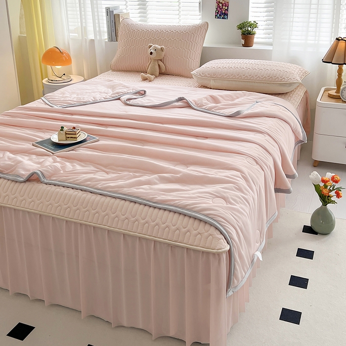 91家纺网 家纺一手货源 找家纺 爱洛 2024新款凉感丝乳胶凉席夏被四件套夏凉被空调被乳胶席 粉玉