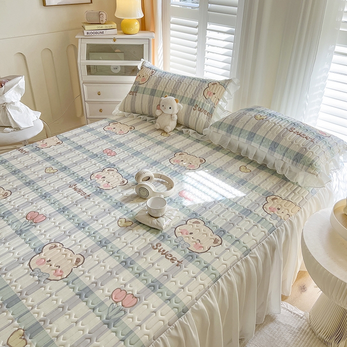 91家纺网 家纺一手货源 找家纺 慕澄家纺 2024新款小版印花床裙款乳胶凉席三件套 床裙款-格子熊