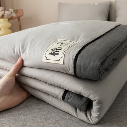 91家纺网 家纺一手货源 找家纺 简如 2025新款A类纯棉水洗棉简约双拼夏凉被空调被全棉棉花夏被四件套 山灰+中灰