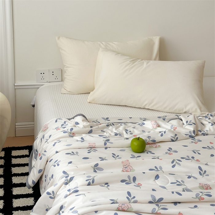 91家纺网 家纺一手货源 找家纺 觅糖  2024春夏新款针织云柔大豆夏被24组 乖乖熊