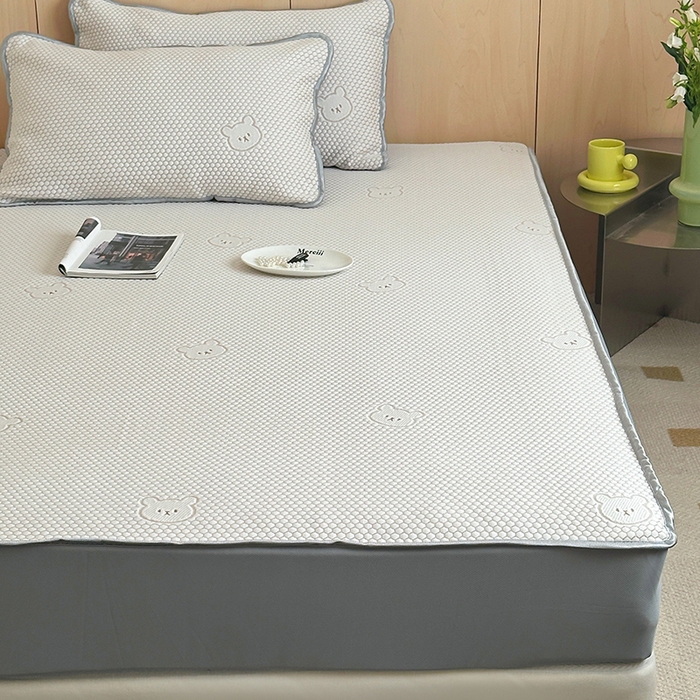 91家纺网 家纺一手货源 找家纺 顾里家纺 新款冰豆豆立体提花软席床笠款 小熊咖