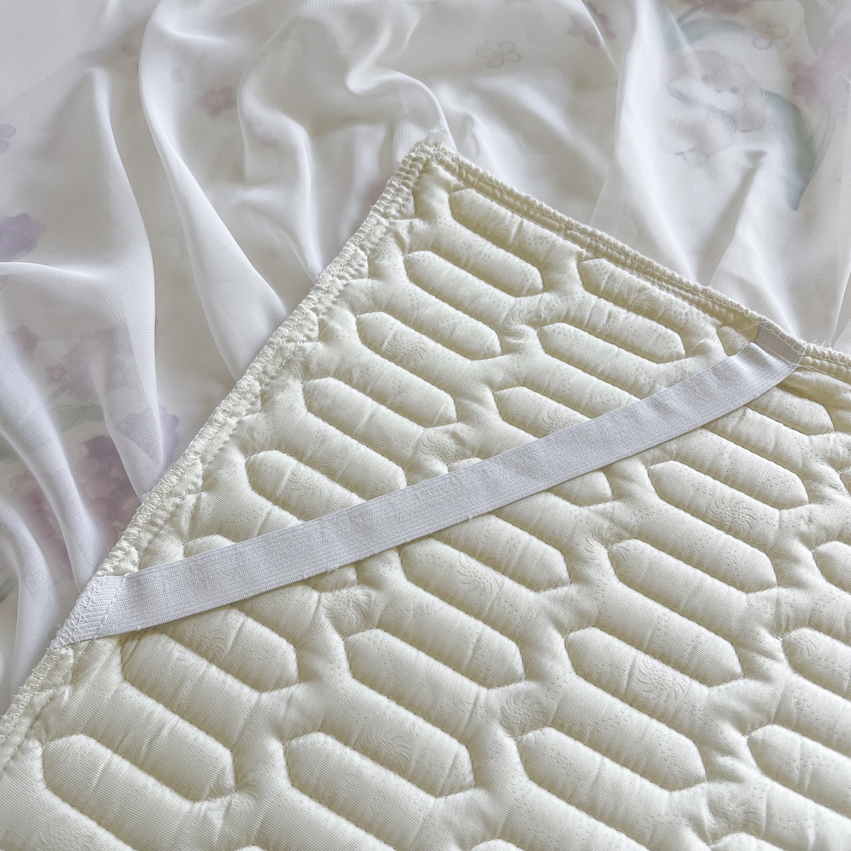 91家纺网 家纺一手货源 找家纺 慕澄家纺 2024新款小版印花床裙款乳胶凉席凉感丝夏被四件套 床裙款-紫色浪漫