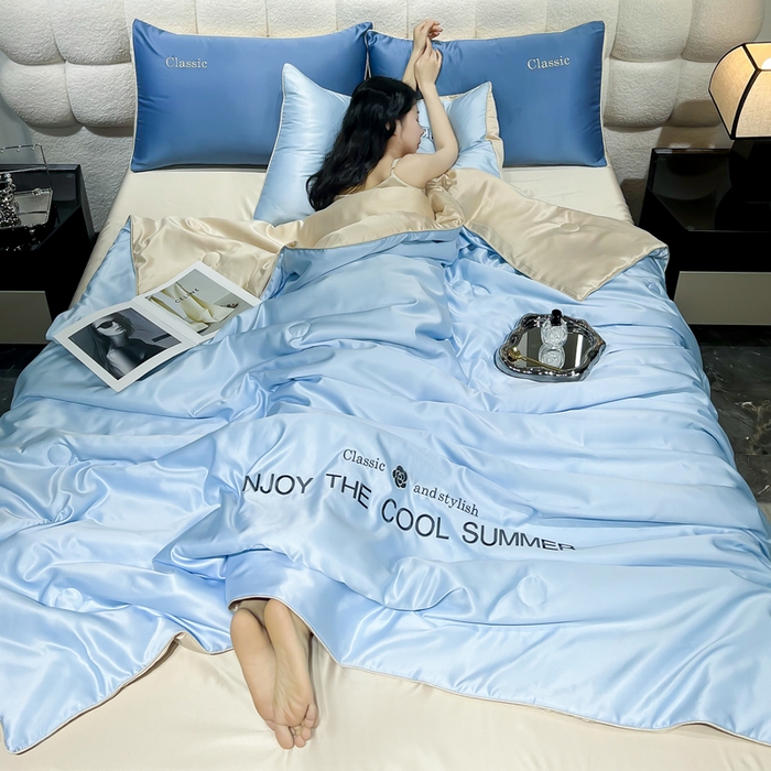 91家纺网 家纺一手货源 找家纺 梦镜家纺 2025新款凉感丝刺绣系列夏被 海盐蓝+香槟