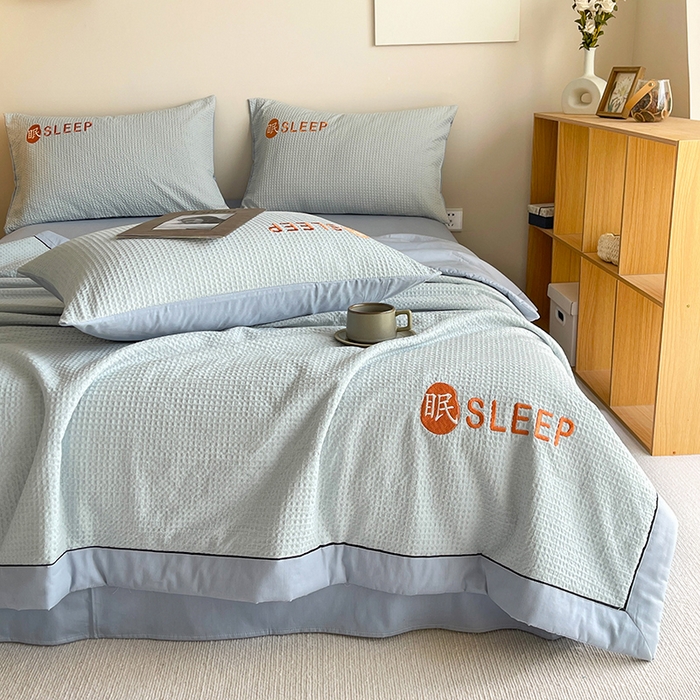 91家纺网 家纺一手货源 找家纺 眠博士 2024新款A类全棉华夫格拼角夏被套件系列 夏被-雾蓝