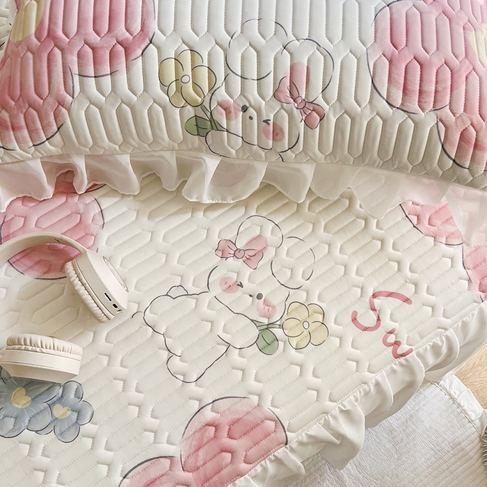 91家纺网 家纺一手货源 找家纺 慕澄家纺 2024新款小版印花床裙款乳胶凉席三件套 床裙款-心花怒放