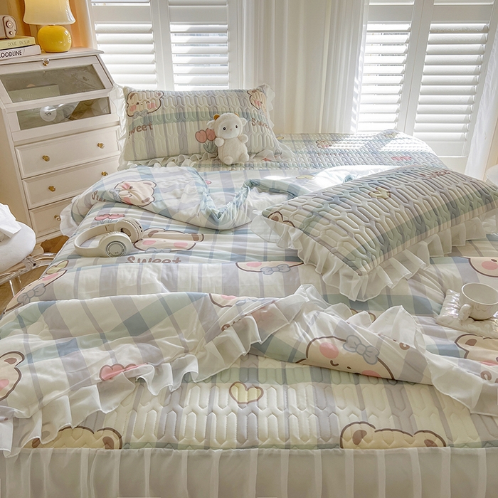 91家纺网 家纺一手货源 找家纺 慕澄家纺 2024新款小版印花床裙款乳胶凉席凉感丝夏被四件套 床裙款-格子熊