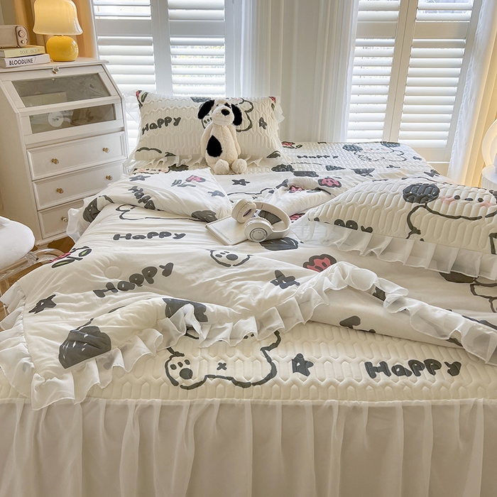 91家纺网 家纺一手货源 找家纺 慕澄家纺 2024新款小版印花床裙款乳胶凉席凉感丝夏被四件套 床裙款-快乐小狗