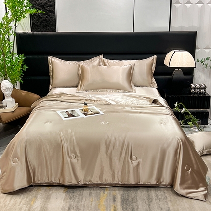 91家纺网 家纺一手货源 找家纺 新18 经年2025年 夏季丝绸真丝手感水洗真丝夏被四件套 夏被-香槟金