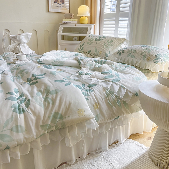 91家纺网 家纺一手货源 找家纺 慕澄家纺 2024新款小版印花床裙款乳胶凉席凉感丝夏被四件套 床裙款-绿叶