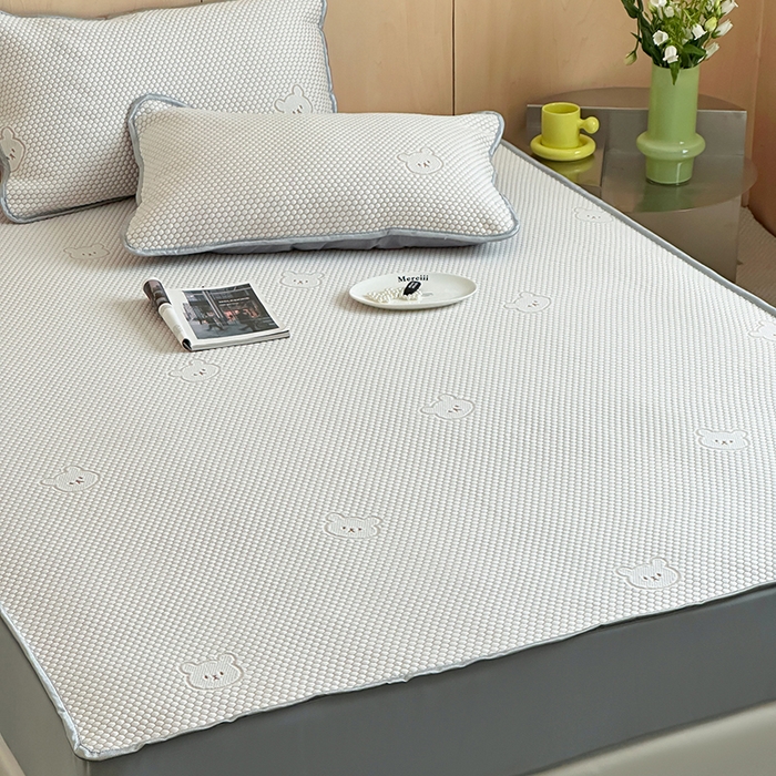 91家纺网 家纺一手货源 找家纺 顾里家纺 新款冰豆豆立体提花软席床笠款 小熊咖