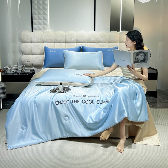 91家纺网 家纺一手货源 找家纺 梦镜家纺 2025新款凉感丝刺绣系列夏被 海盐蓝+香槟