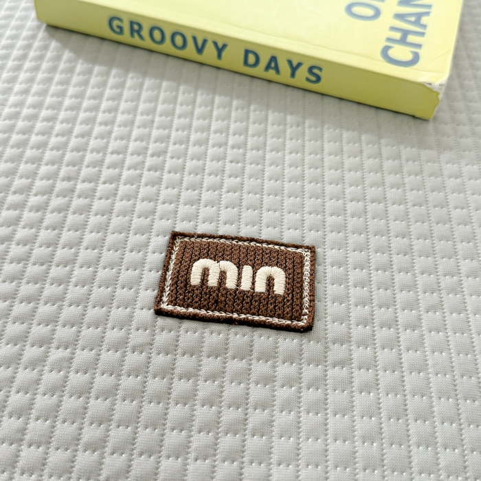 91家纺网 家纺一手货源 找家纺 慕澄家纺 2024新款高克重冰豆豆复合纯色贴标凉席  冰激凌-灰