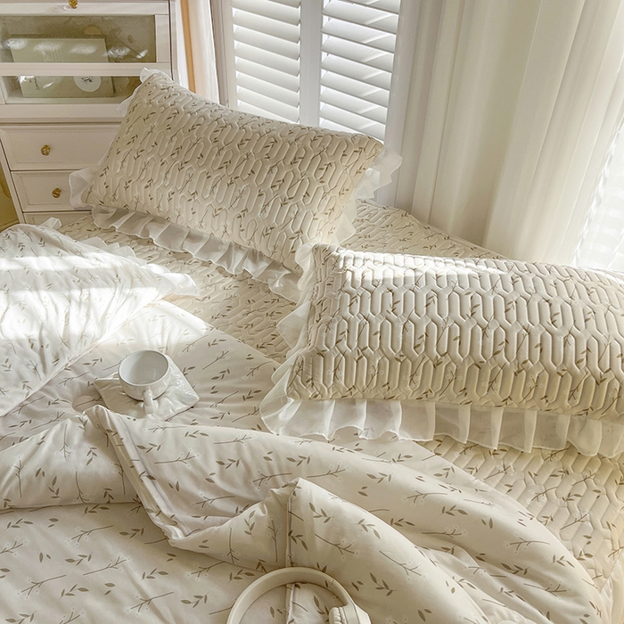 91家纺网 家纺一手货源 找家纺 慕澄家纺 2024新款小版印花床裙款乳胶凉席凉感丝夏被四件套 床裙款-叶子青青