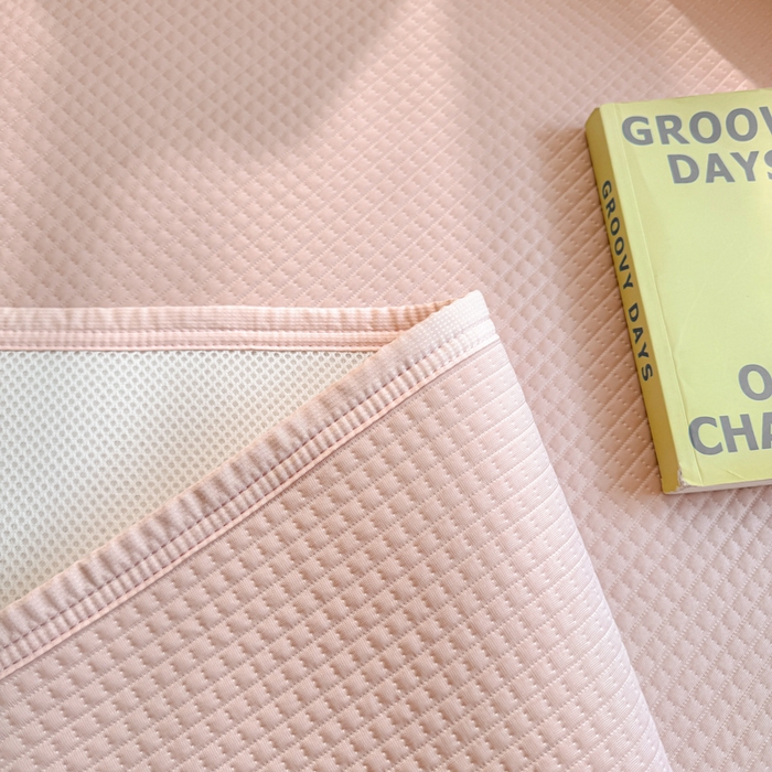 91家纺网 家纺一手货源 找家纺 慕澄家纺 2024新款高克重冰豆豆复合纯色贴标凉席  冰激凌-粉