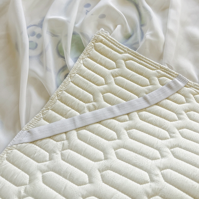 91家纺网 家纺一手货源 找家纺 慕澄家纺 2024新款小版印花床裙款乳胶凉席凉感丝夏被四件套 床裙款-顽皮小恐龙