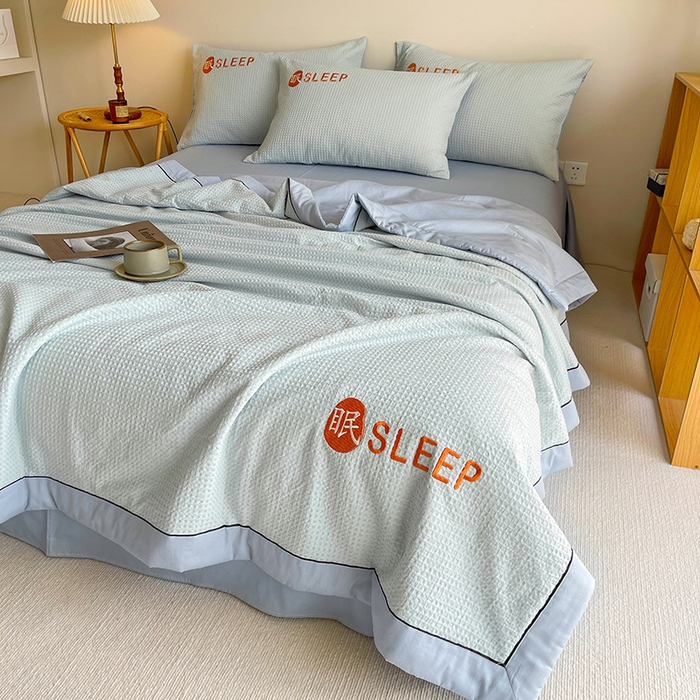 91家纺网 家纺一手货源 找家纺 眠博士 2024新款A类全棉华夫格拼角夏被套件系列 夏被-雾蓝