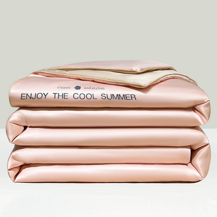 91家纺网 家纺一手货源 找家纺 梦镜家纺 2025新款凉感丝刺绣系列夏被 蜜桃粉+香槟