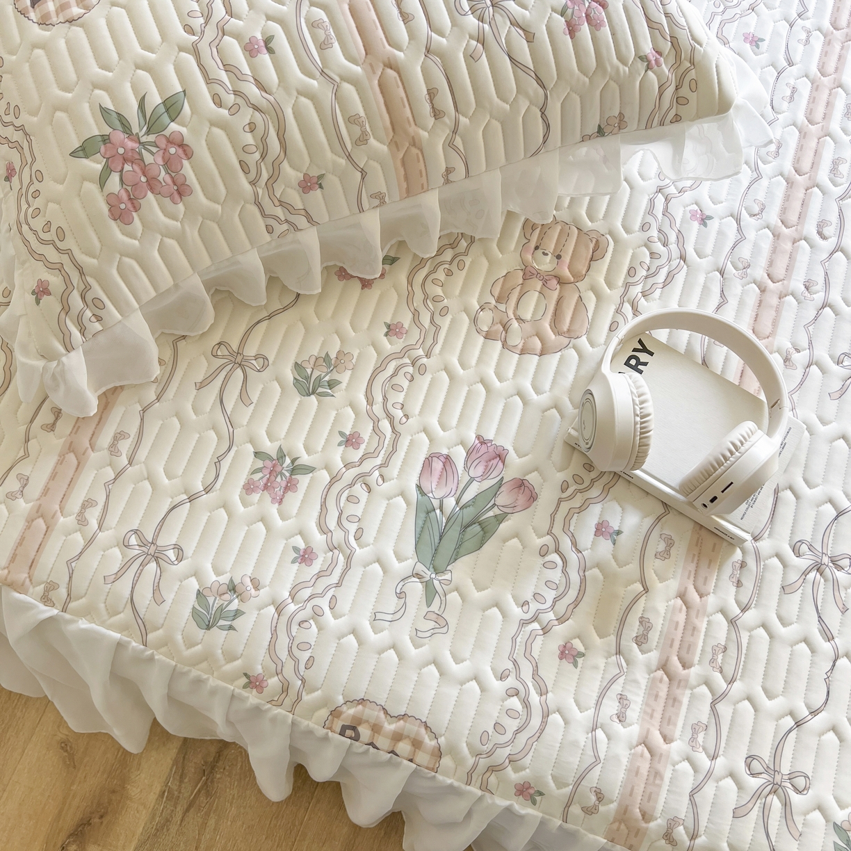 91家纺网 家纺一手货源 找家纺 慕澄家纺 2024新款小版印花床裙款乳胶凉席三件套 床裙款-洛丽塔