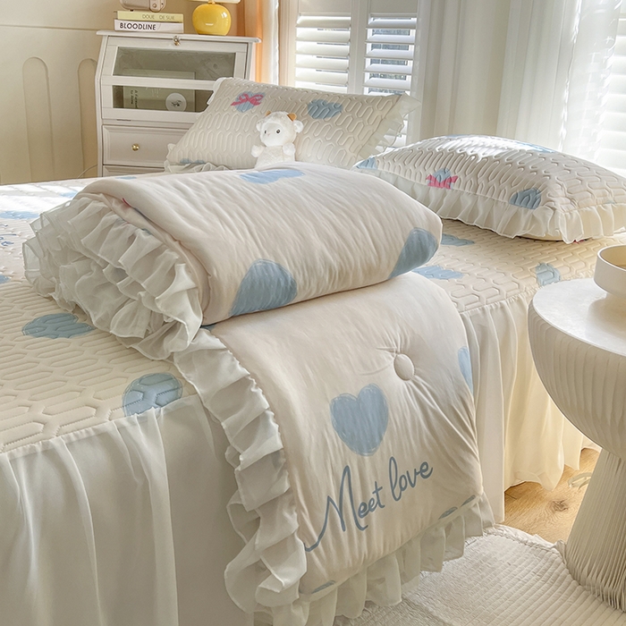 91家纺网 家纺一手货源 找家纺 慕澄家纺 2024新款小版印花床裙款乳胶凉席凉感丝夏被四件套 床裙款-心情