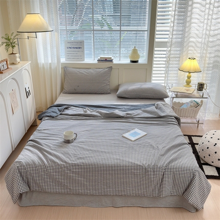 91家纺网 家纺一手货源 找家纺 北欧良品 2024新款A类色织水洗棉夏被四件套家用空调被子套件 小小格-灰（枕套条纹+格子）