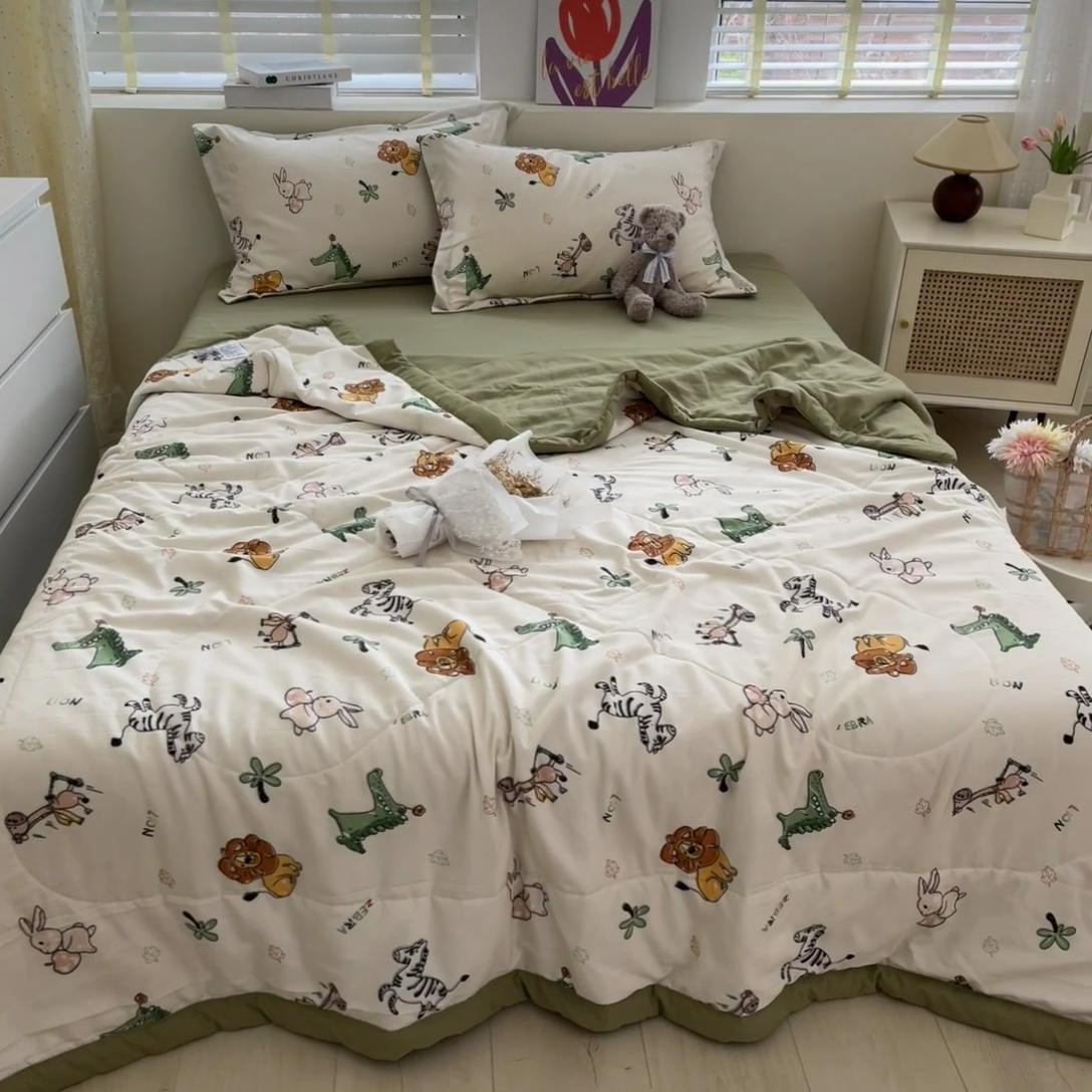 91家纺网 家纺一手货源 找家纺 梵克保罗 2024新款春夏水洗棉麻双层纱夏被四件套 童趣乐园