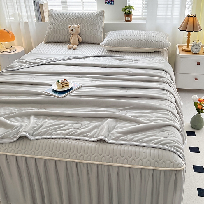 91家纺网 家纺一手货源 找家纺 爱洛 2024新款凉感丝乳胶凉席夏被四件套夏凉被空调被乳胶席 浅灰