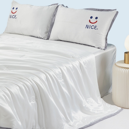 91家纺网 家纺一手货源 找家纺 （总）梦镜 2025新款A类母婴级凉感夏被四件套-微笑