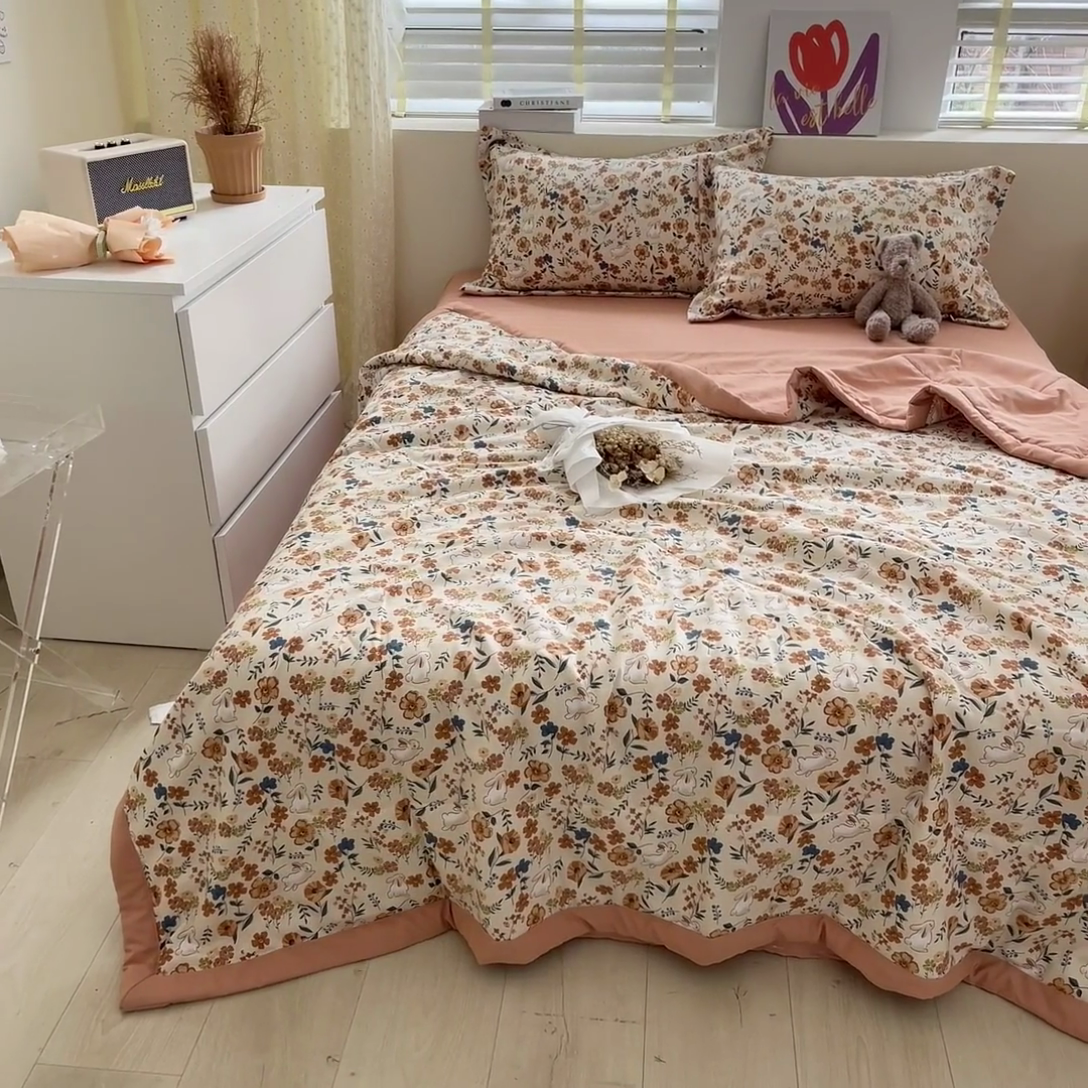 91家纺网 家纺一手货源 找家纺 梵克保罗 2024新款春夏水洗棉麻双层纱夏被四件套 春日花园兔