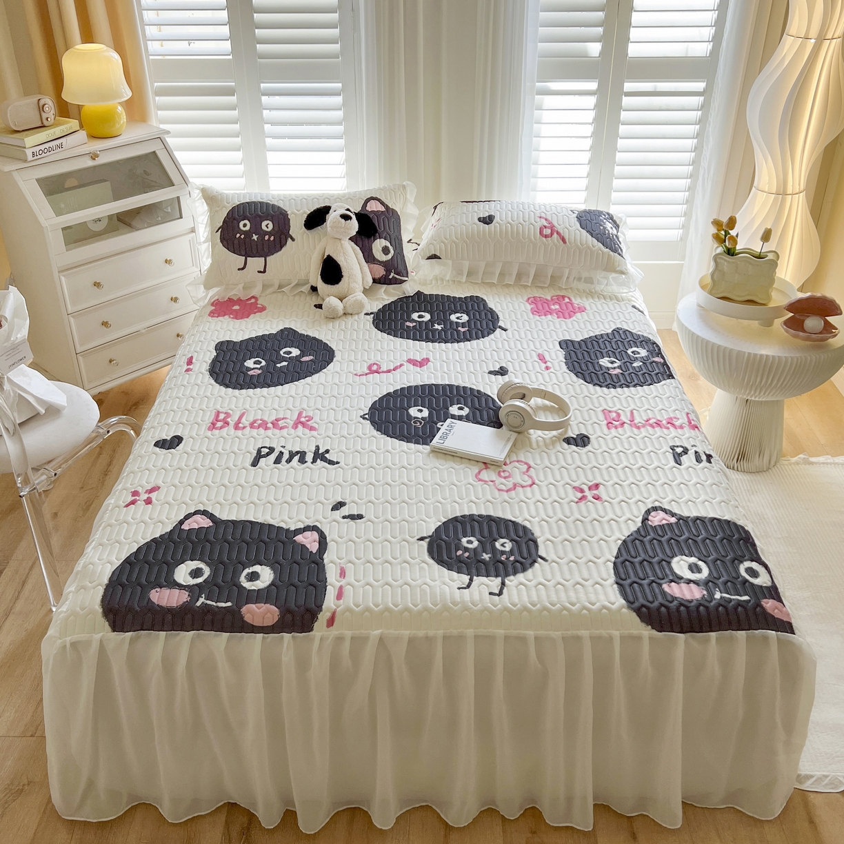 91家纺网 家纺一手货源 找家纺 慕澄家纺 2024新款小版印花床裙款乳胶凉席三件套 床裙款-小煤球