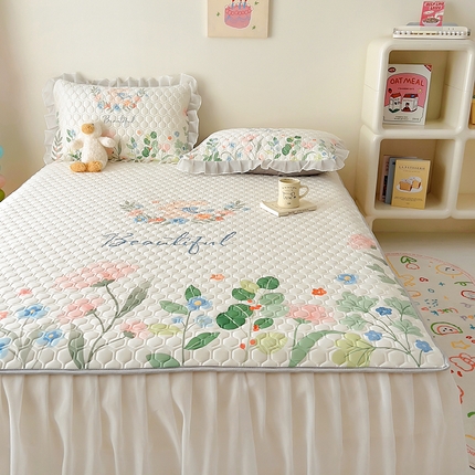 91家纺网 家纺一手货源 找家纺 （总）柒月家居 2024新款奶油风大版凉感丝床裙款乳胶席