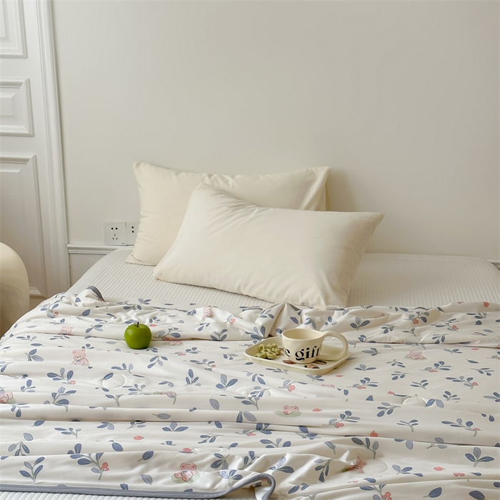 91家纺网 家纺一手货源 找家纺 觅糖  2024春夏新款针织云柔大豆夏被24组 乖乖熊