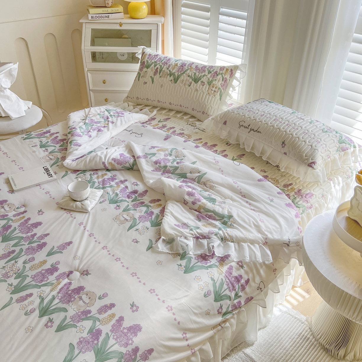 91家纺网 家纺一手货源 找家纺 慕澄家纺 2024新款小版印花床裙款乳胶凉席凉感丝夏被四件套 床裙款-紫色浪漫