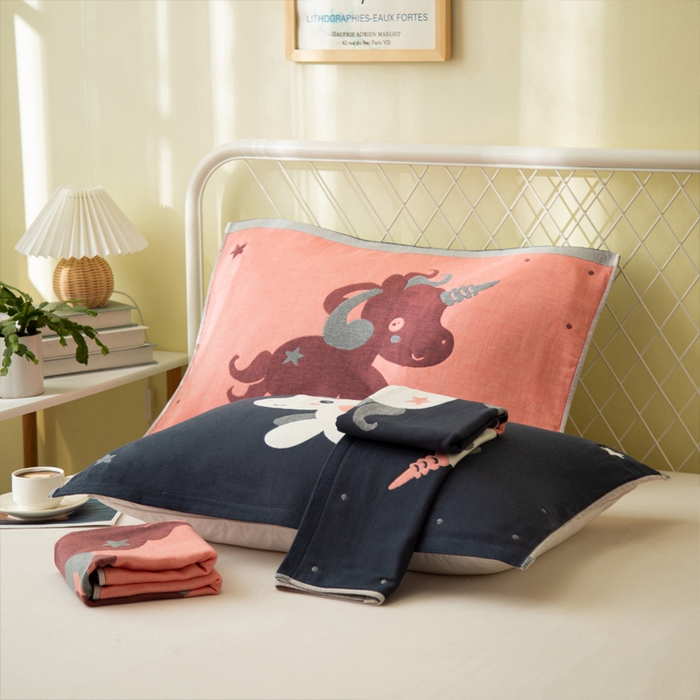91家纺网 家纺一手货源 找家纺 朴尔家纺-毛巾被 2024新款卡通风格全棉四层纱布枕巾 飞马-藏青