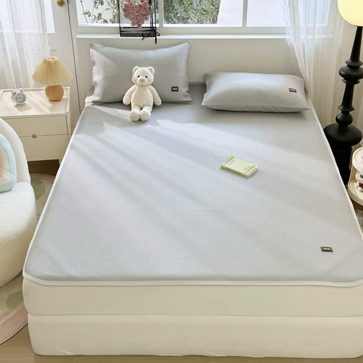 91家纺网 家纺一手货源 找家纺 慕澄家纺 2024新款高克重冰豆豆复合纯色贴标凉席  冰激凌-灰