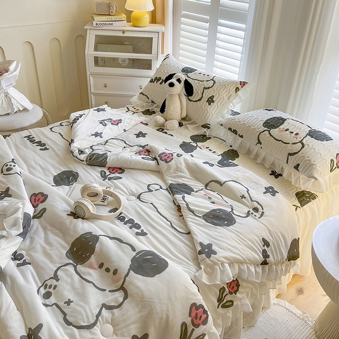 91家纺网 家纺一手货源 找家纺 慕澄家纺 2024新款小版印花床裙款乳胶凉席凉感丝夏被四件套 床裙款-快乐小狗