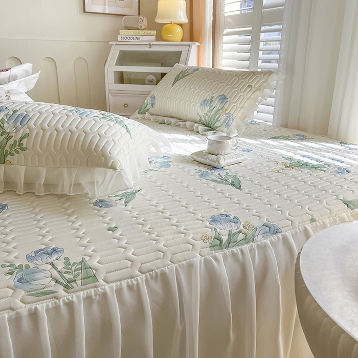 91家纺网 家纺一手货源 找家纺 慕澄家纺 2024新款小版印花床裙款乳胶凉席三件套 床裙款-祈愿