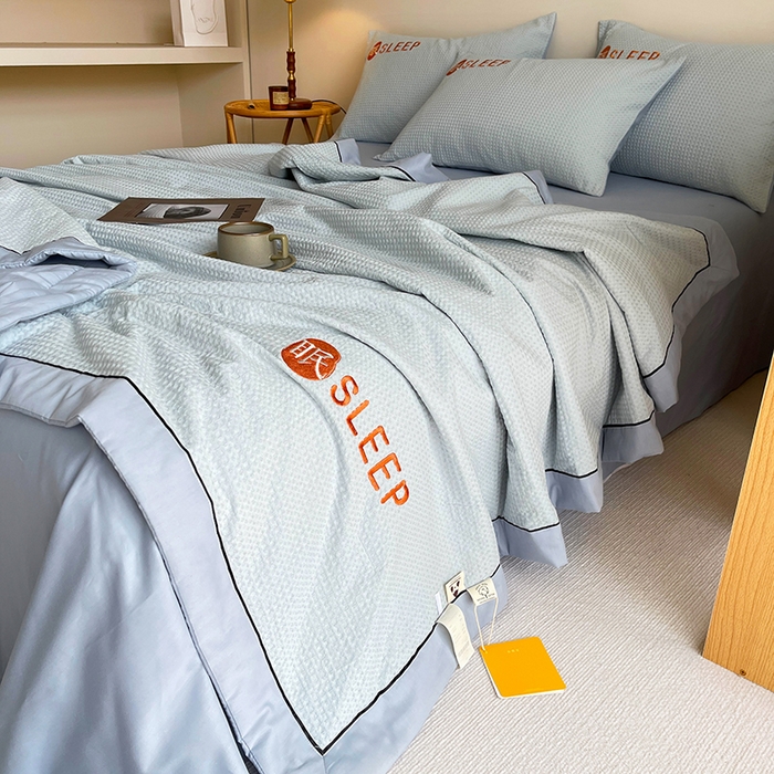 91家纺网 家纺一手货源 找家纺 眠博士 2024新款A类全棉华夫格拼角夏被套件系列 夏被-雾蓝