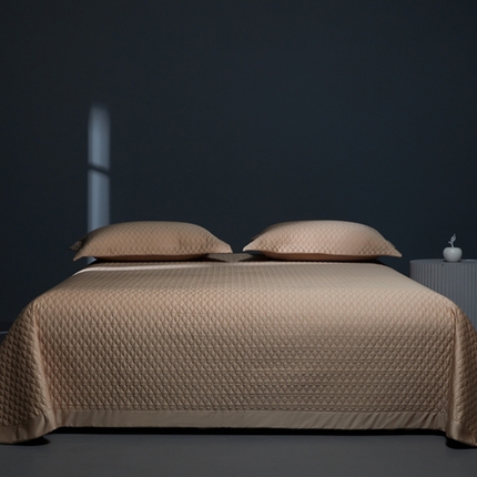 91家纺网 家纺一手货源 找家纺 缔缦 2024新款天丝棉床盖系列 （配大红皮包，不要包装少20） 米咖色