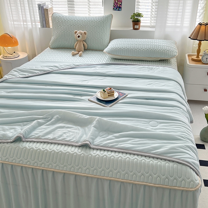 91家纺网 家纺一手货源 找家纺 爱洛 2024新款凉感丝乳胶凉席夏被四件套夏凉被空调被乳胶席 浅蓝