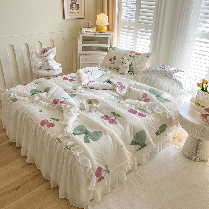 91家纺网 家纺一手货源 找家纺 慕澄家纺 2024新款小版印花床裙款乳胶凉席凉感丝夏被四件套 床裙款-粉樱桃